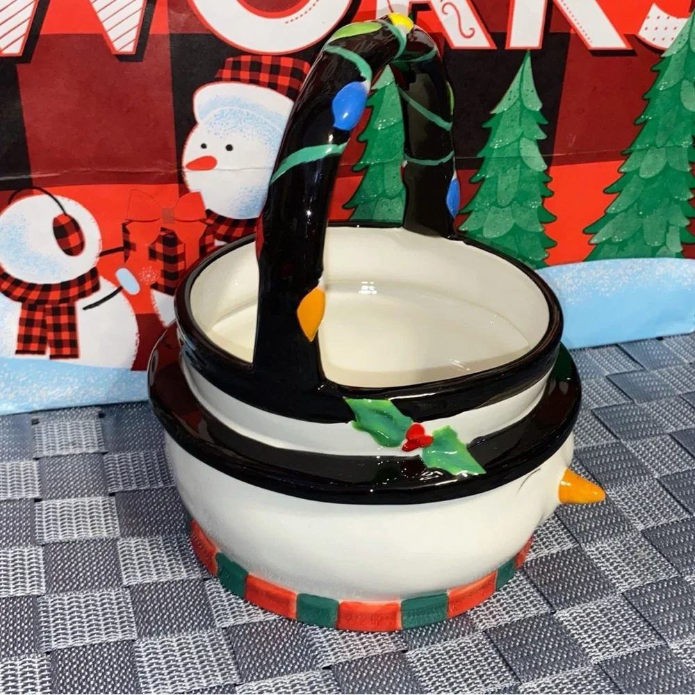 SUPER CUTE SNOWMAN CERAMIC BOWL WITH XMAS LIGHTS GOING ACROSS HANDLE